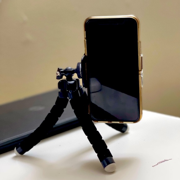Mini Flexible Tripod with Phone Holder - Picture 2 of 4